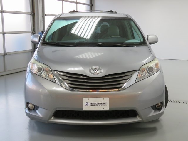 Pre Owned 2011 Toyota Sienna Xle Mini Van Passenger In Bs132934