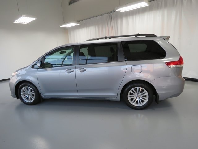 Pre Owned 2011 Toyota Sienna Xle Mini Van Passenger In Bs132934